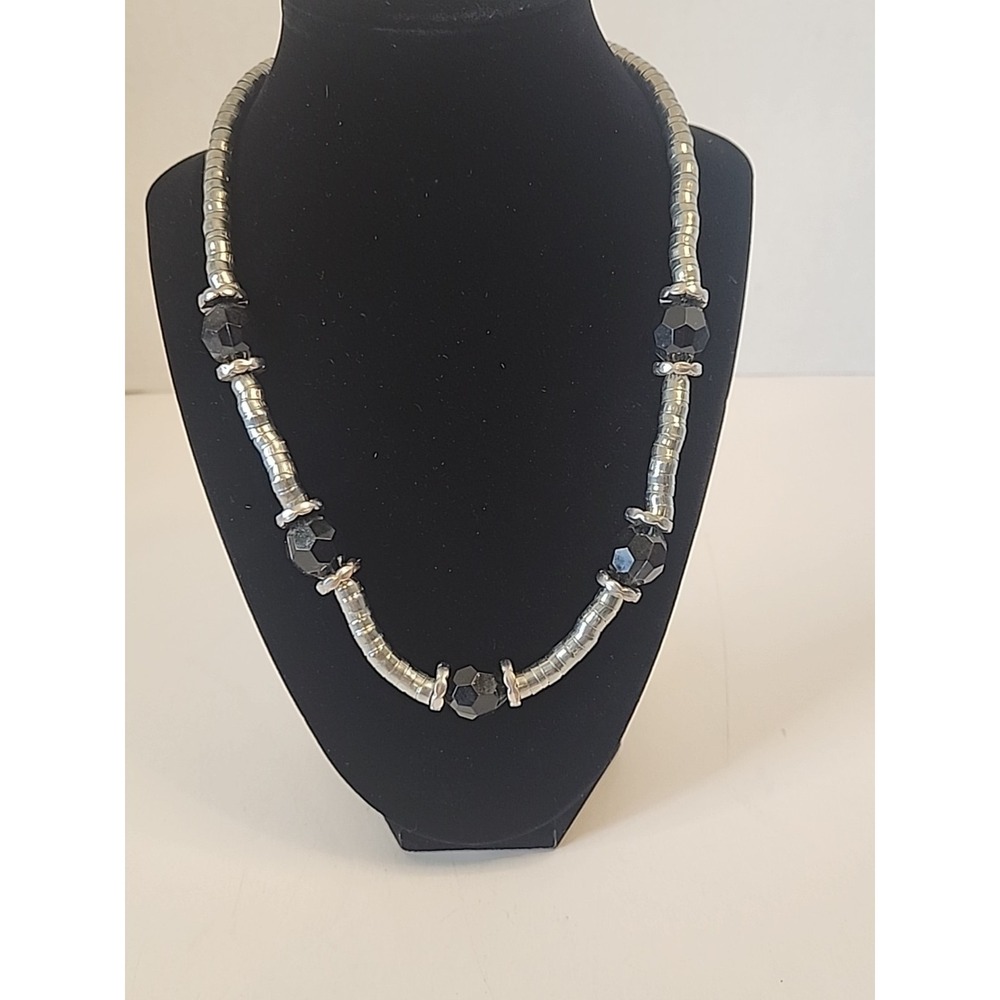 21.5" Silvertoned Metal Flexible Necklace w/Faceted Black‎ Acrylic  Beads